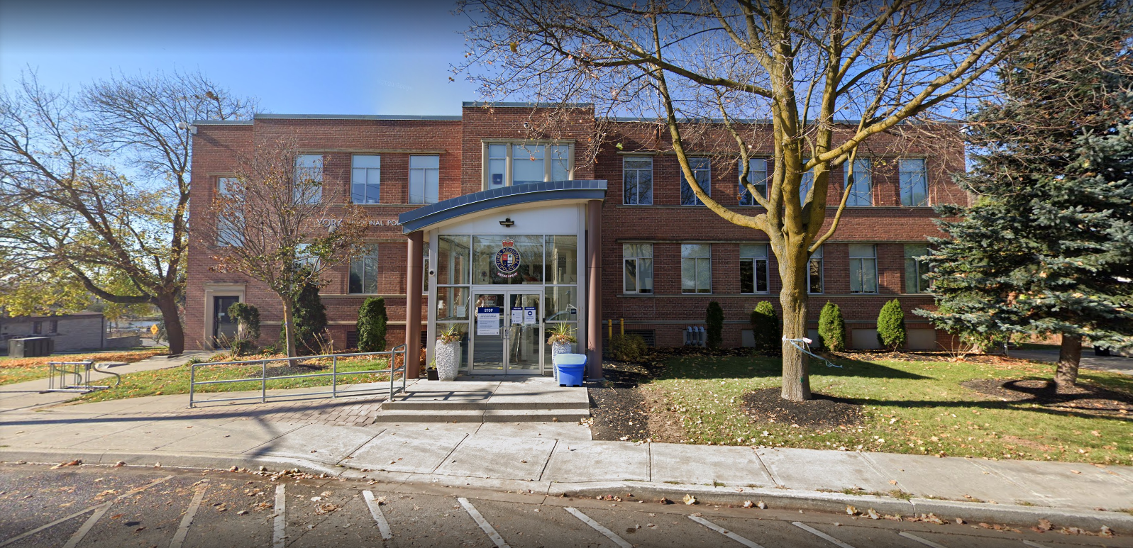 York Regional Police, 240 Prospect St, Newmarket, ON L3Y 3T9, Canada